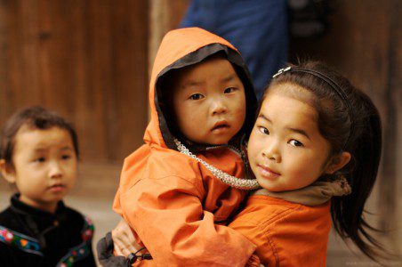 Portrait photo de jeunes chinois Miao